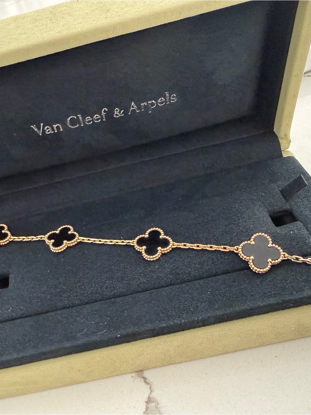 Van Cleef 5 Motif Bracelet – 18K yellow Gold Black Onyx - Picture 5 of 8